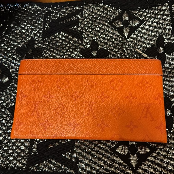 Men’s or Women’s Tiagrama Louis Vuitton Pochette holder and pouch! Comes w Box! - Picture 7 of 17